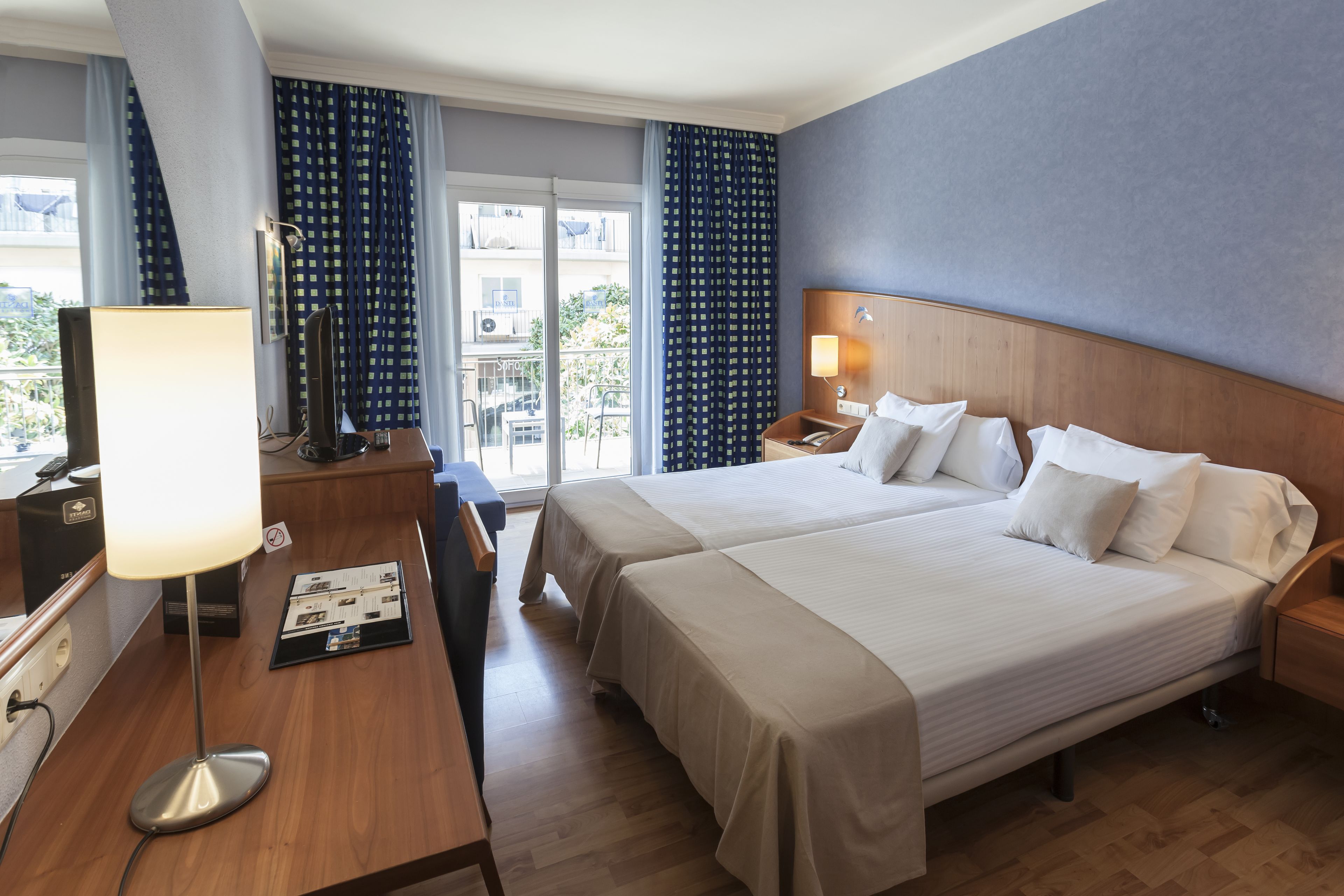 minibar, in-room safe, desk, laptop workspace