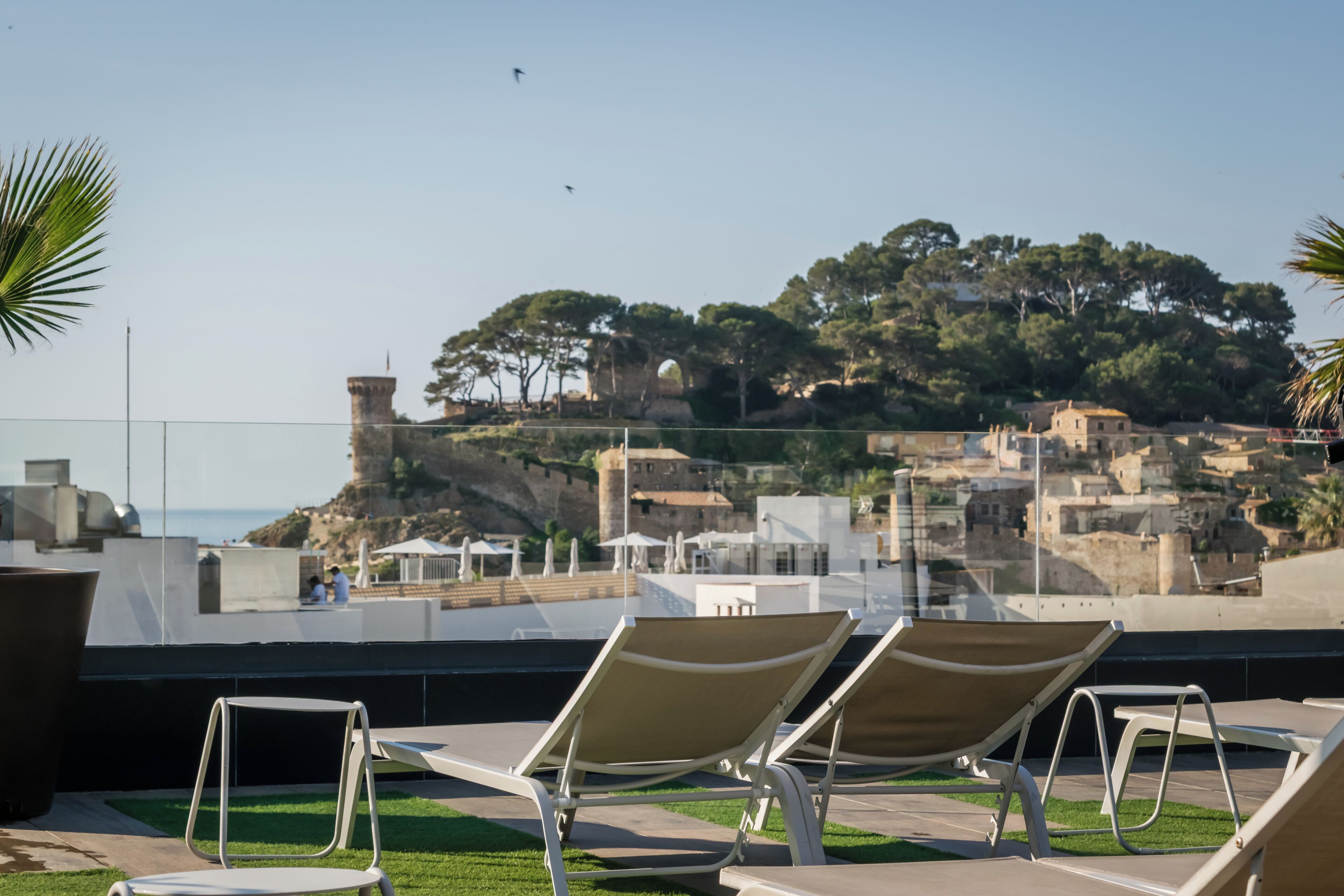 Seasonal outdoor pool, open 10:00 AM to 8:00 PM, pool loungers