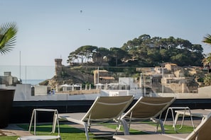 Piscina stagionale all'aperto, lettini