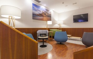 Takterrassebar, utsikt mot bassenget, åpen hver dag