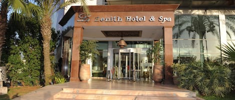 Façade de l’hébergement - soirée/nuit