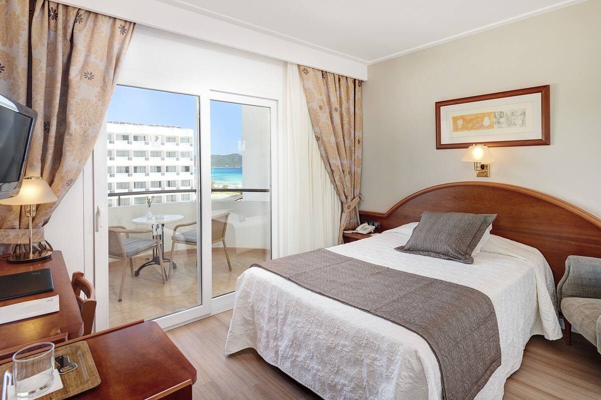 1 bedroom, minibar, in-room safe, desk