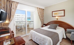 迷你吧、客房内保险箱、办公桌、熨斗/熨板