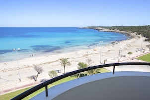 Habitación doble, balcón, vistas al mar | Vistas desde la habitación