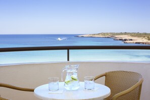 Habitación doble, balcón, vistas al mar | Balcón