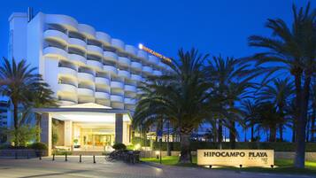 Fachada del alojamiento - Noche