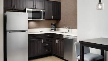 Refrigerador, microondas, placa de cocina, lavavajillas