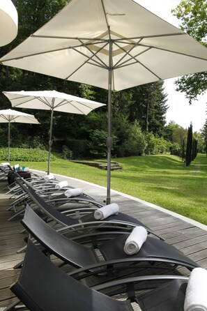 Couples treatment rooms, sauna, hot tub, steam room, body treatments - Hôtel Le Pavillon (Charbonnieres-les-Bains)