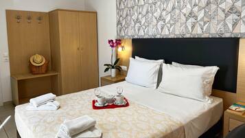 Apartment | In-room safe, blackout drapes, soundproofing, iron/ironing board