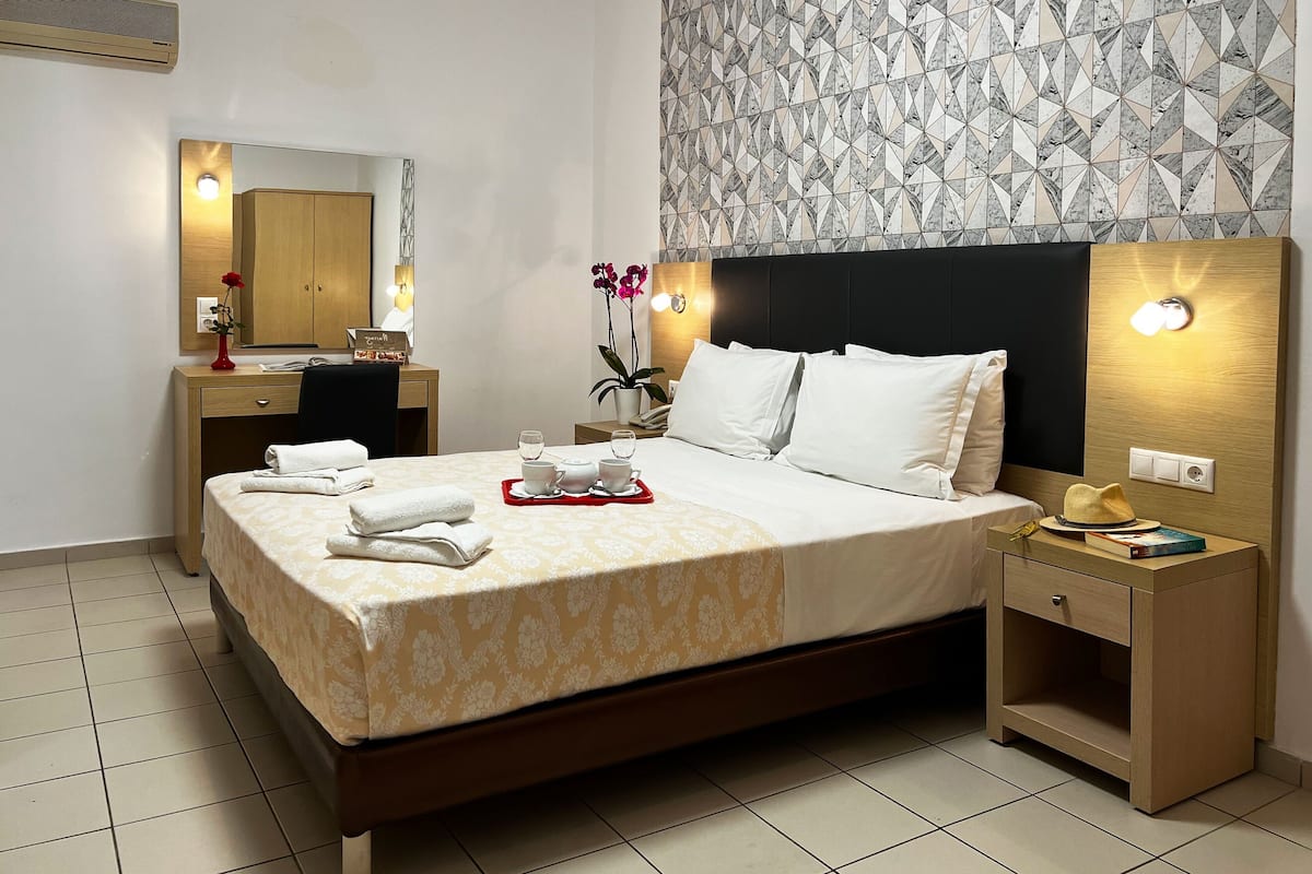 Apartment, Sea View | In-room safe, blackout drapes, soundproofing, iron/ironing board