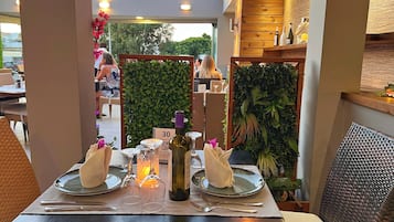 Breakfast, lunch, dinner served; Greek cuisine