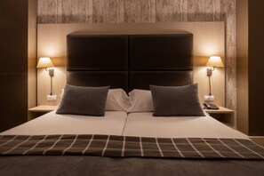 迷你吧、客房內保險箱、書桌、筆電工作空間