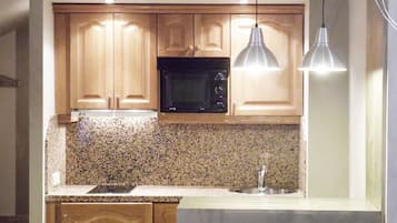 Superior Apartment, 1 Bedroom, Mountain View | Private kitchenette
