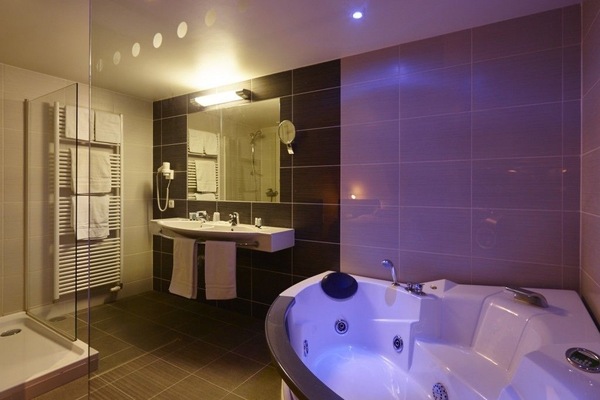 Suite, Jetted Tub | Bathroom | Free toiletries, hair dryer, towels