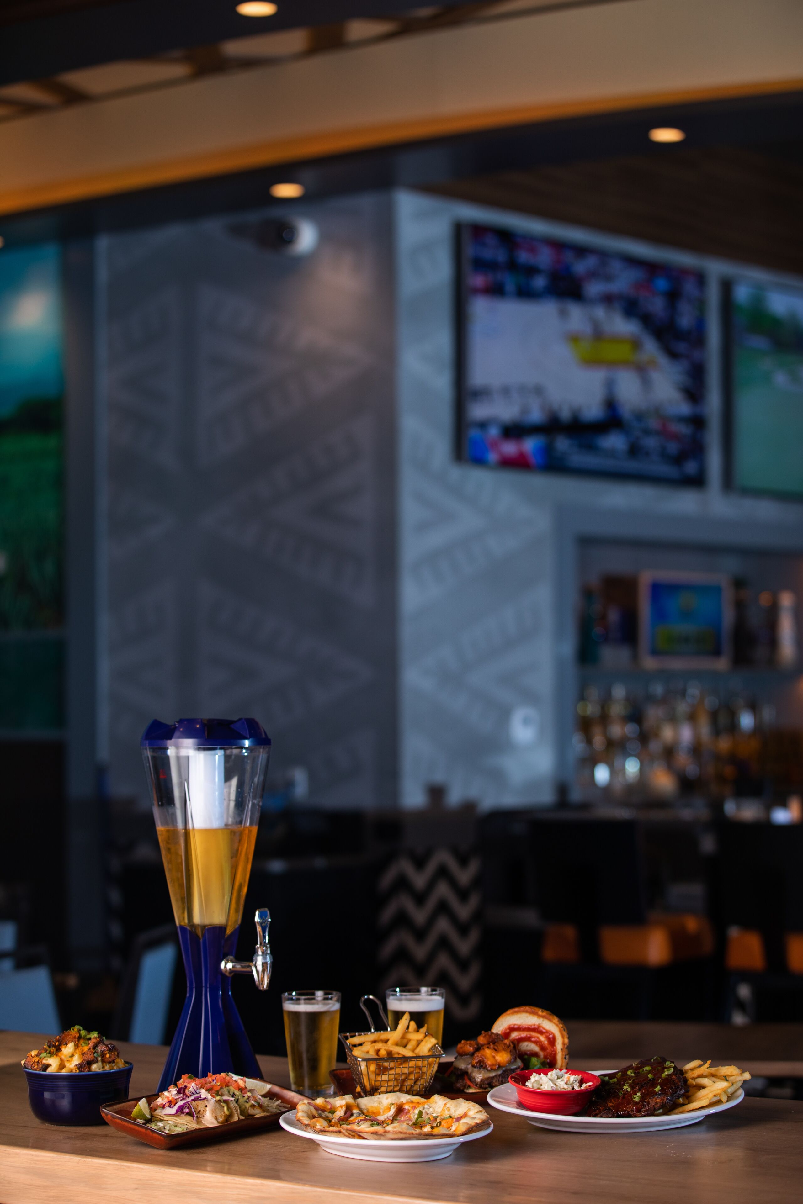 6 restaurants, breakfast, lunch, dinner served; american cuisine