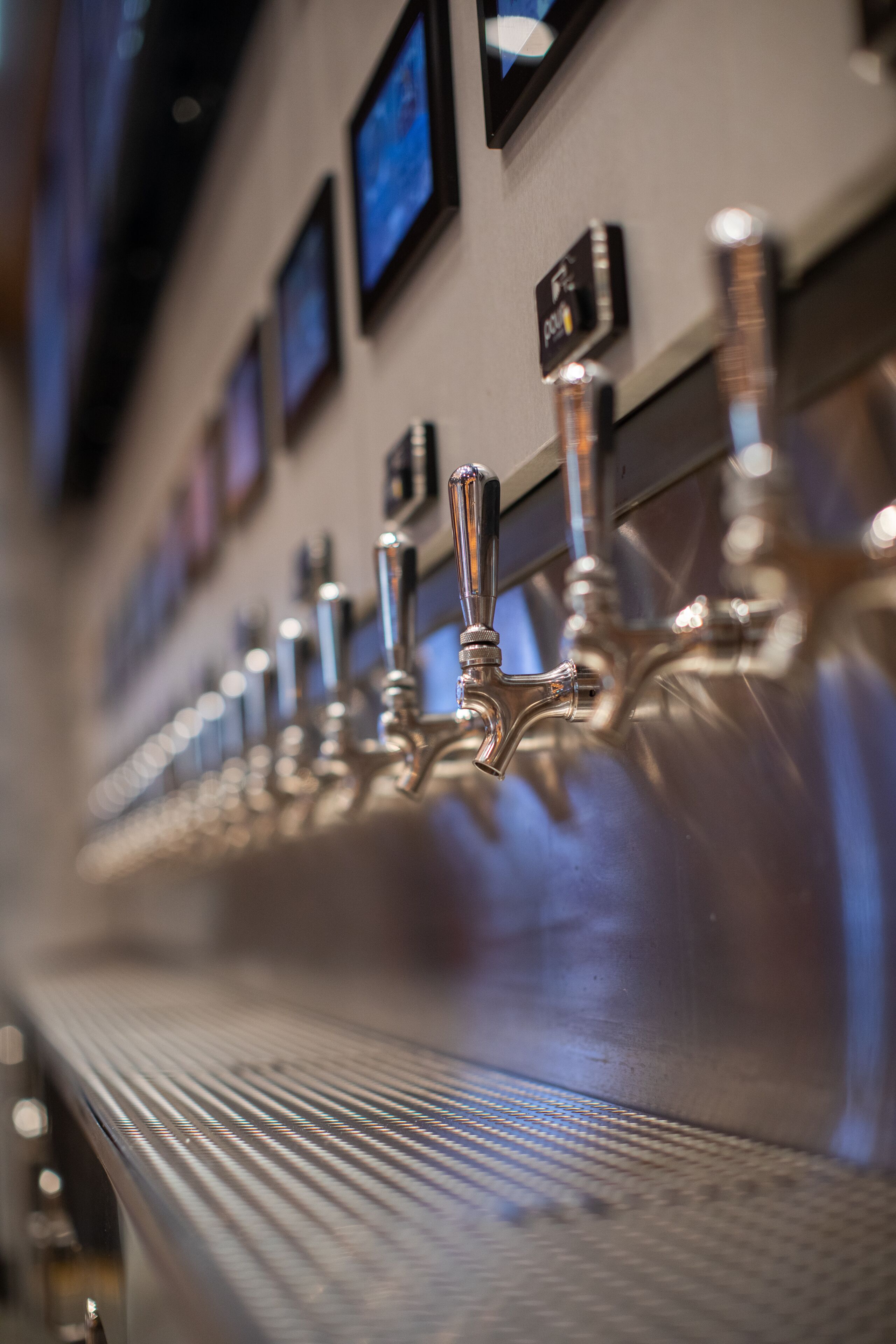 6 restaurants, breakfast, lunch, dinner served; american cuisine