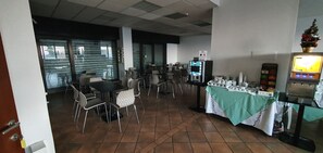 Inbegriffenes kontinentales Frühstück