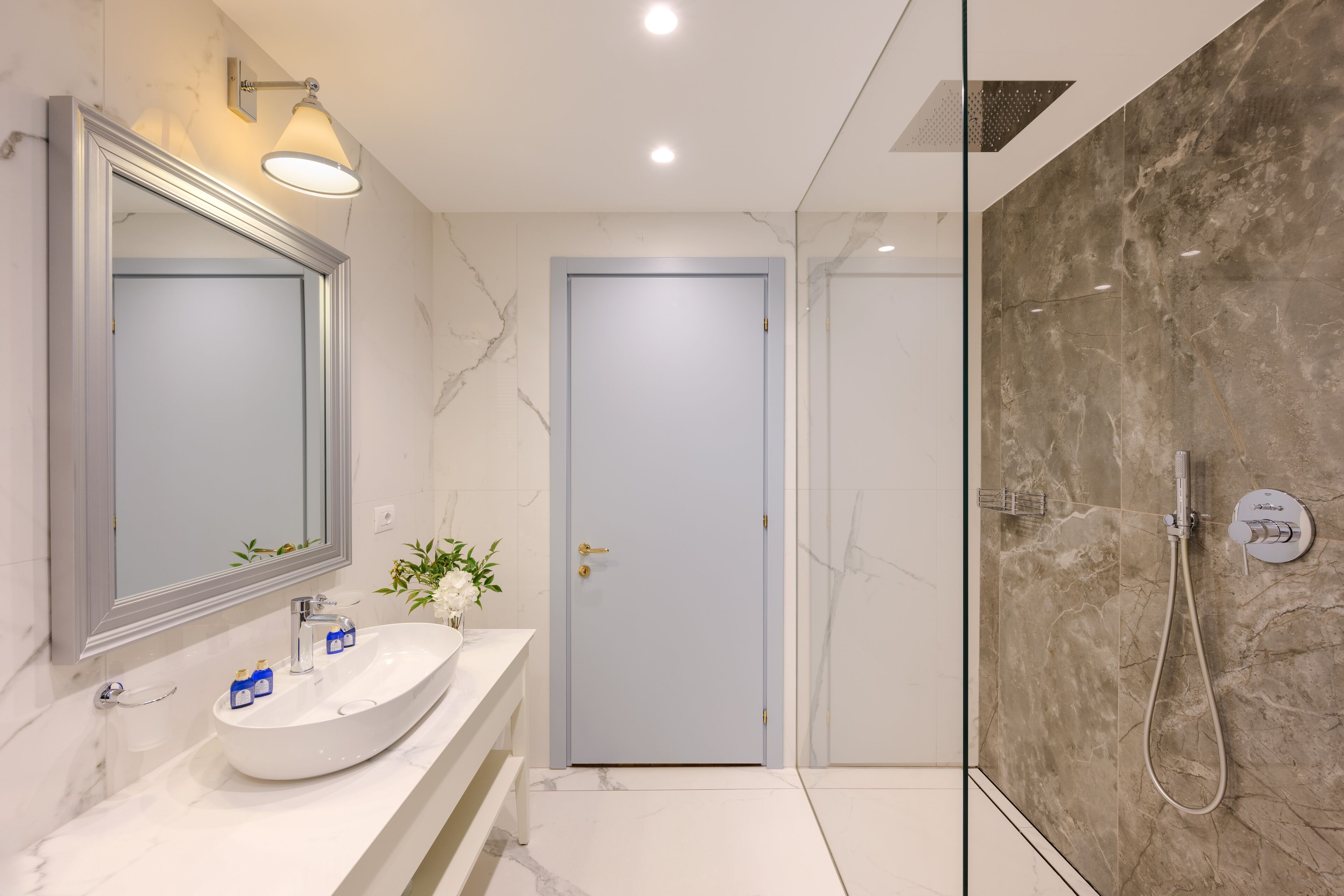 premium bedding, down duvets, minibar, in-room safe