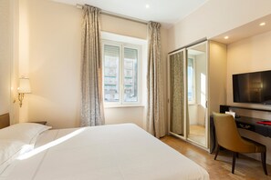 Camera Classic Matrimoniale Laterale | Minibar, in-room safe, desk, soundproofing -  LVG Hotel Collection - Grand Hotel Mediterranee (Alassio)