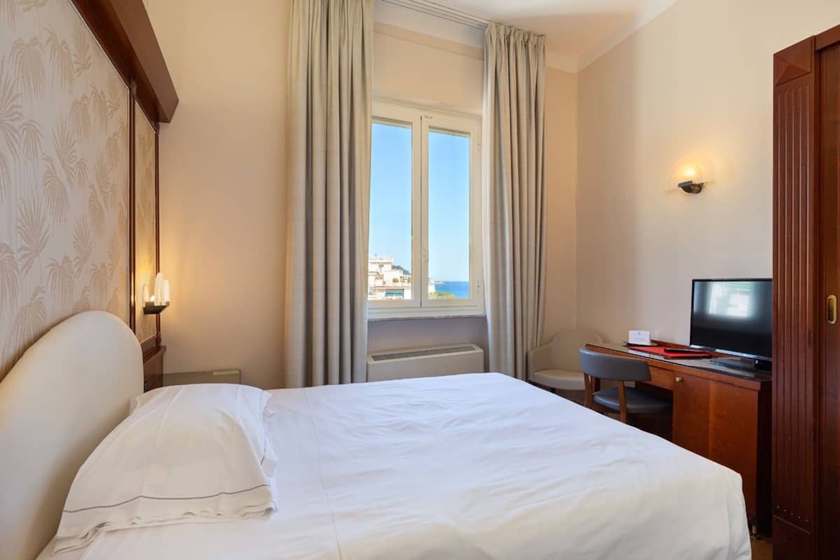 Camera Classic Matrimoniale Laterale | 1 bedroom, minibar, in-room safe, desk