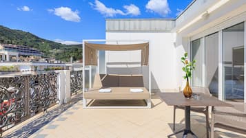 Panoramic-Suite, Terrasse, Meerblick | Terrasse/Patio