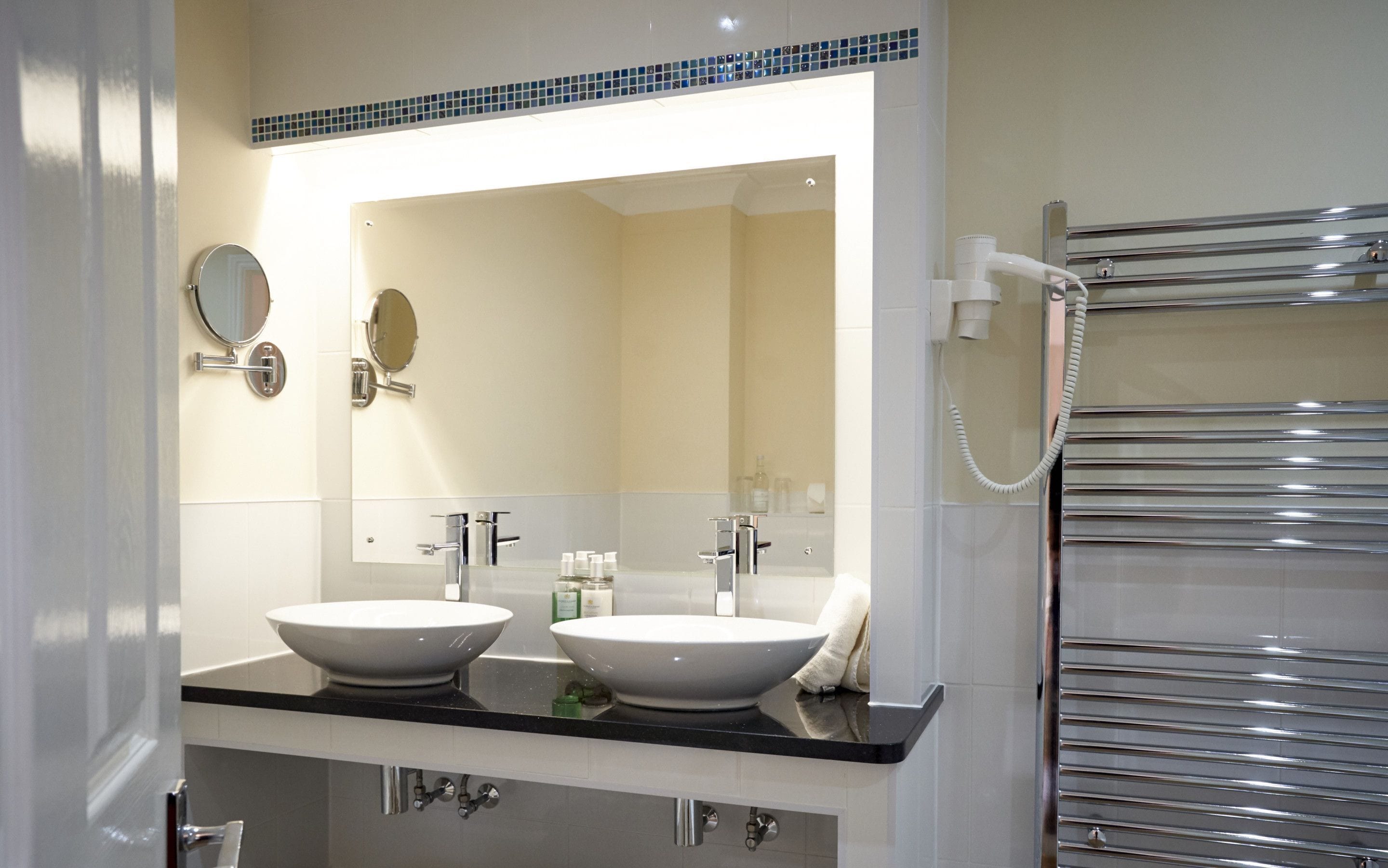 standard room, 1 double bed | individually decorated, individually furnished, desk, iron/ironing board