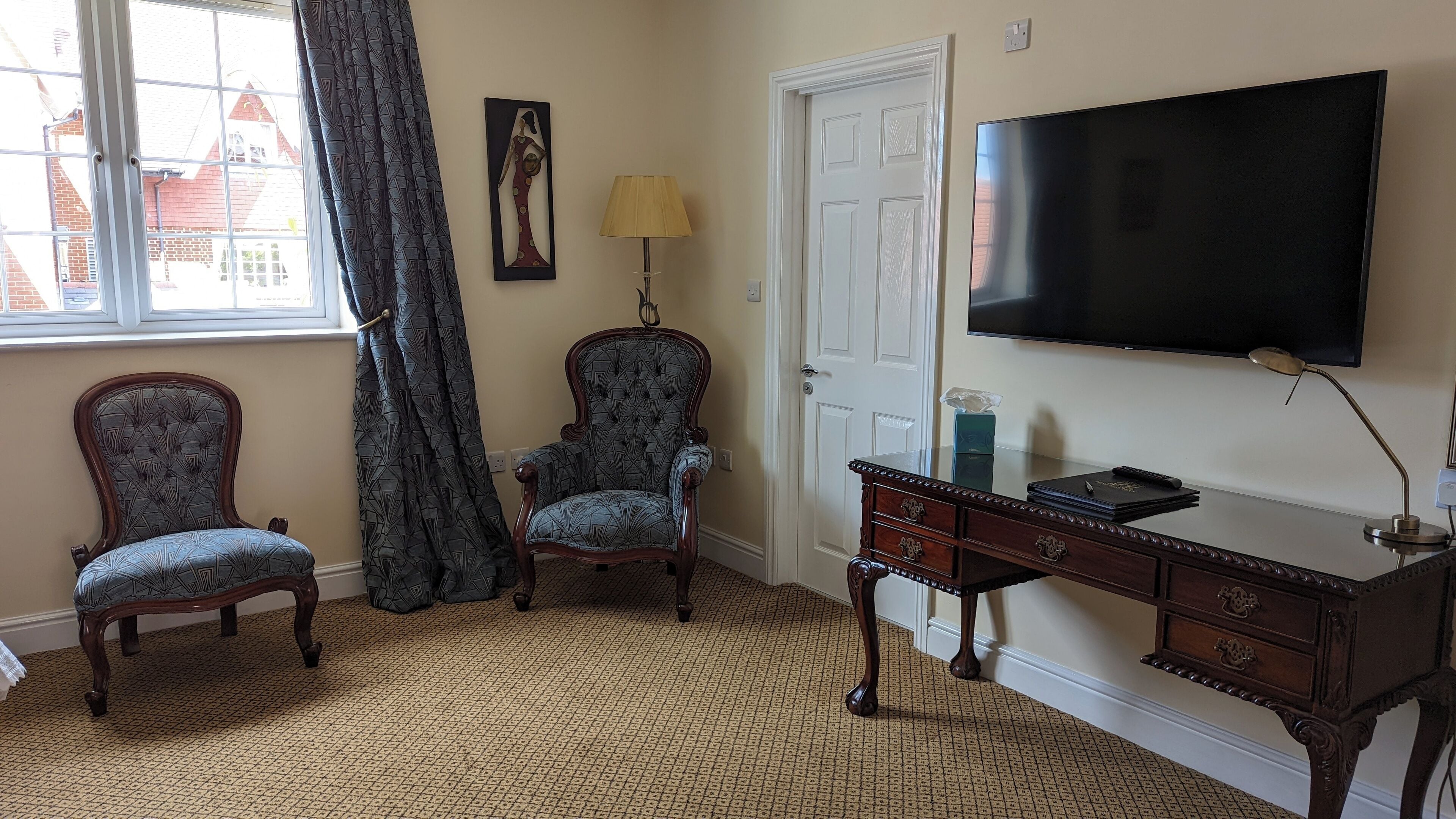 deluxe room, 1 double bed | individually decorated, individually furnished, desk, iron/ironing board