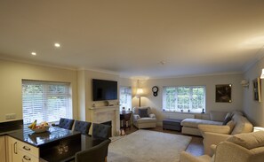 The Ashby Suite | Living area - Hempstead House Hotel (Sittingbourne)