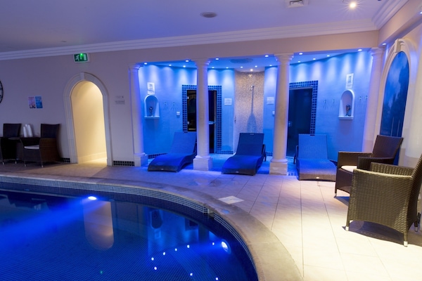 Indoor pool, seasonal outdoor pool, sun loungers