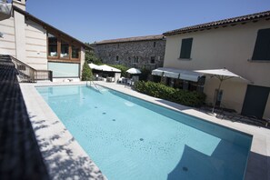 Piscine couverte, piscine extérieure (ouverte en saison)