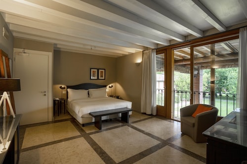 Santellone Resort