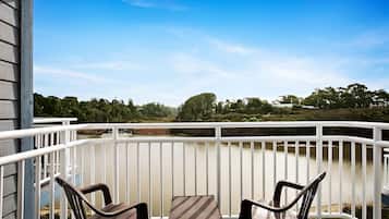 Standard-huone, 2 keskisuurta parisänkyä | Parveke