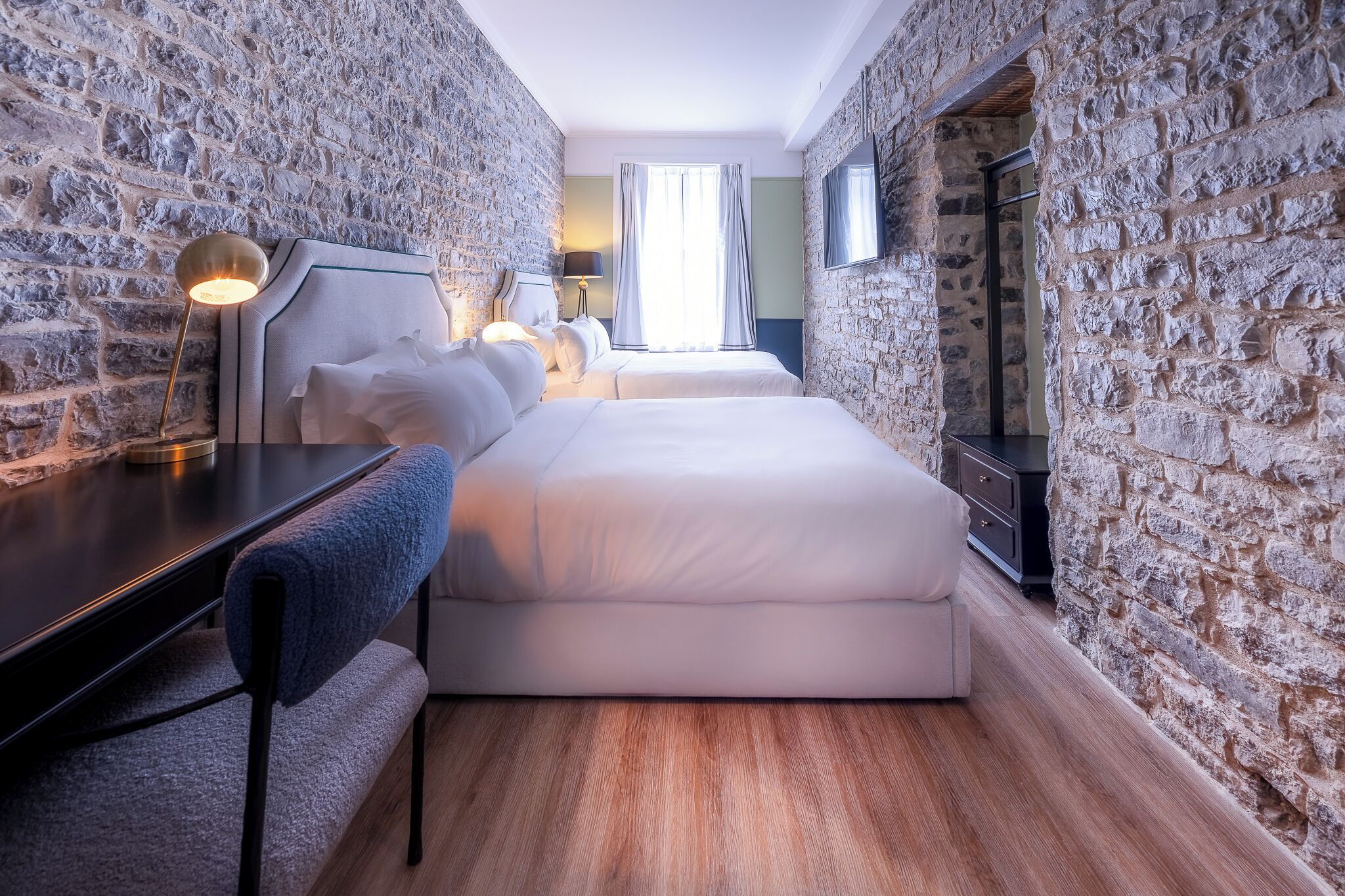 高级房, 2 张大床 | 高档床上用品、加厚床垫、笔记本电脑工作区、熨斗/熨衣板