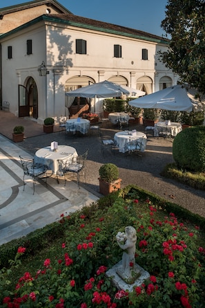BBQ/picnic area - Villa Franceschi Hotel & Resort (Mira)