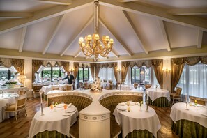 Lunch and dinner served - Villa Franceschi Hotel & Resort (Mira)