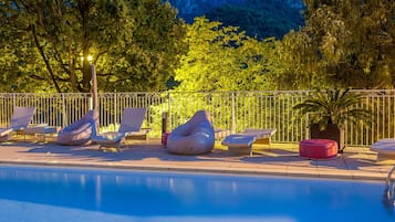 Outdoor pool, pool loungers