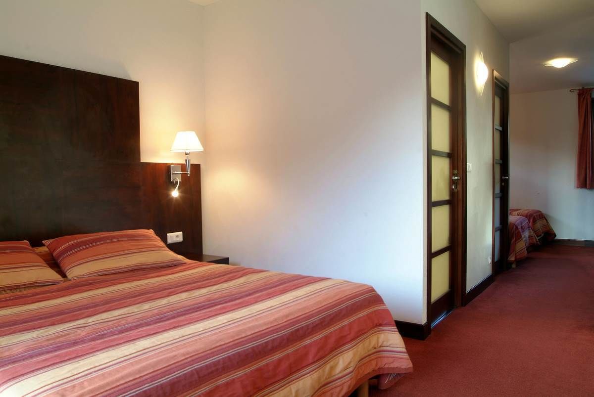 in-room safe, desk, soundproofing, free wifi