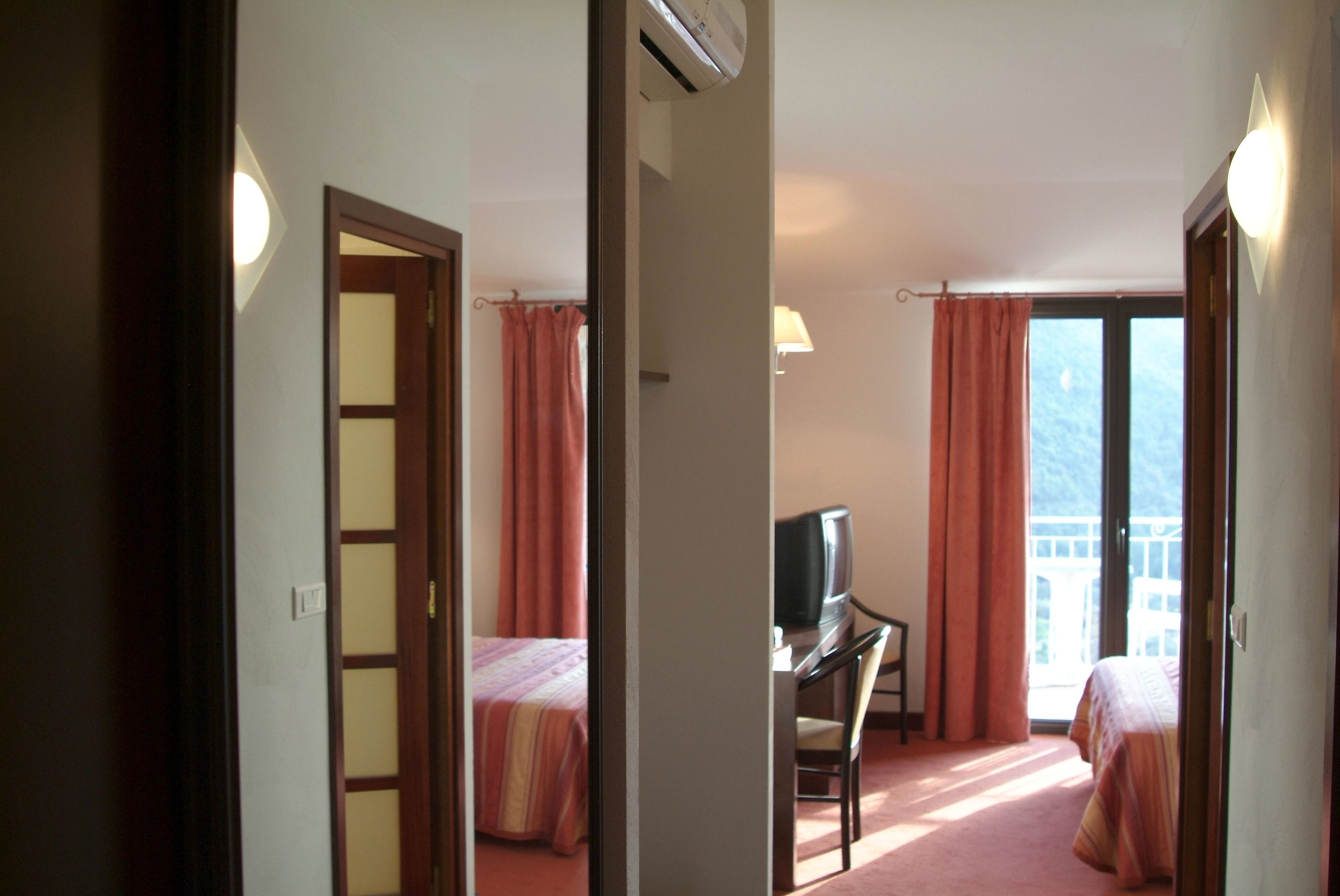 double room (privilege) | in-room safe, desk, soundproofing, free wifi
