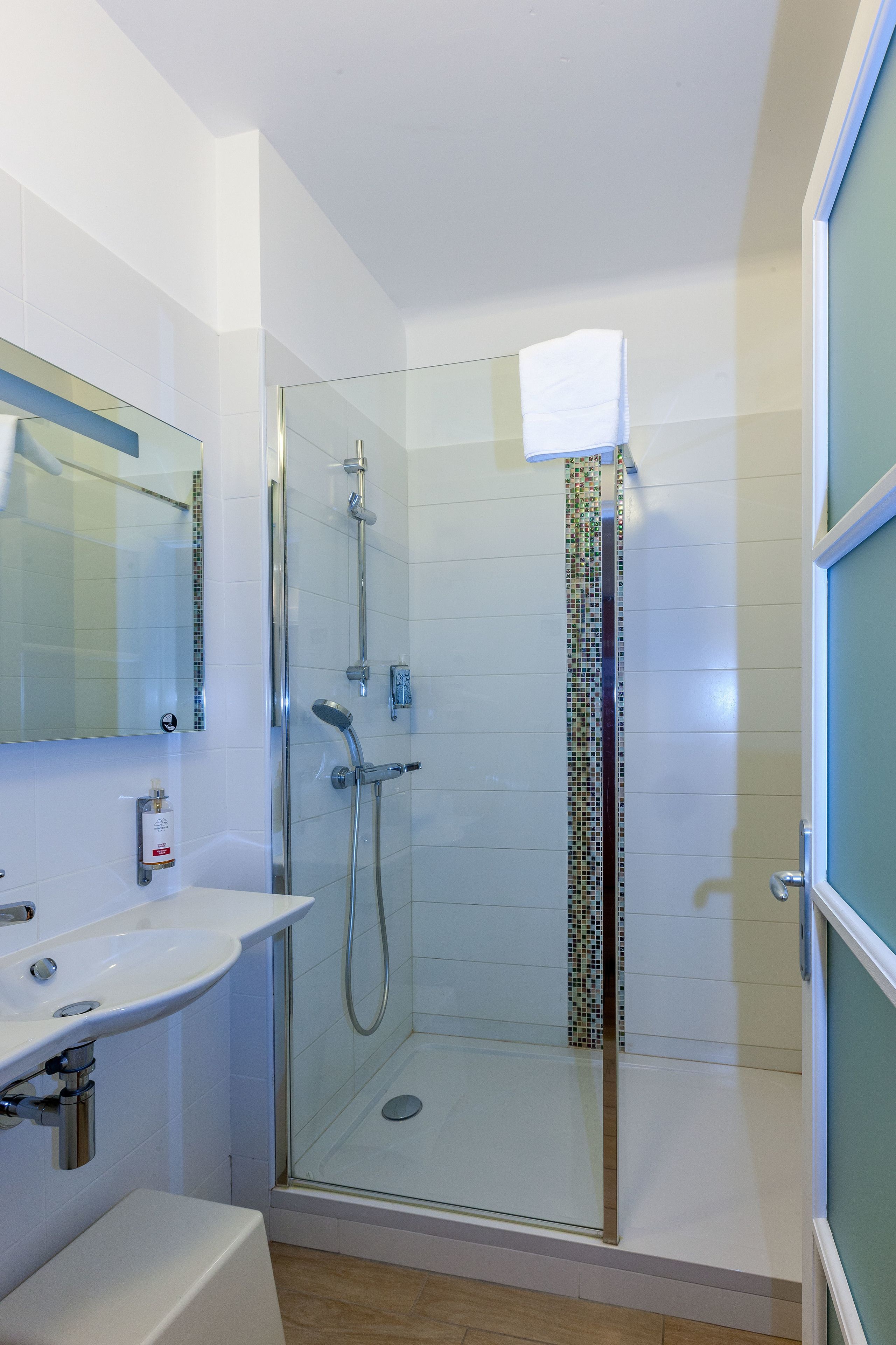 shower, free toiletries, towels