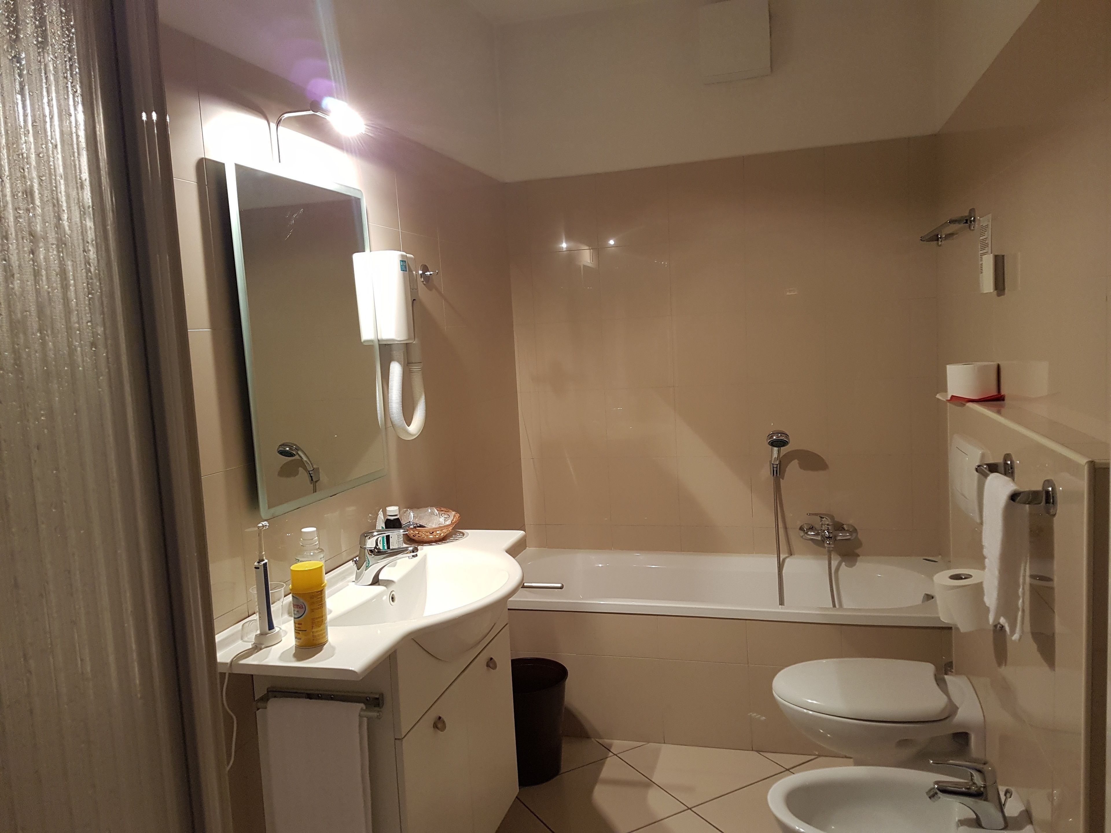 quadruple room | bathroom | free toiletries, hair dryer, bidet, towels