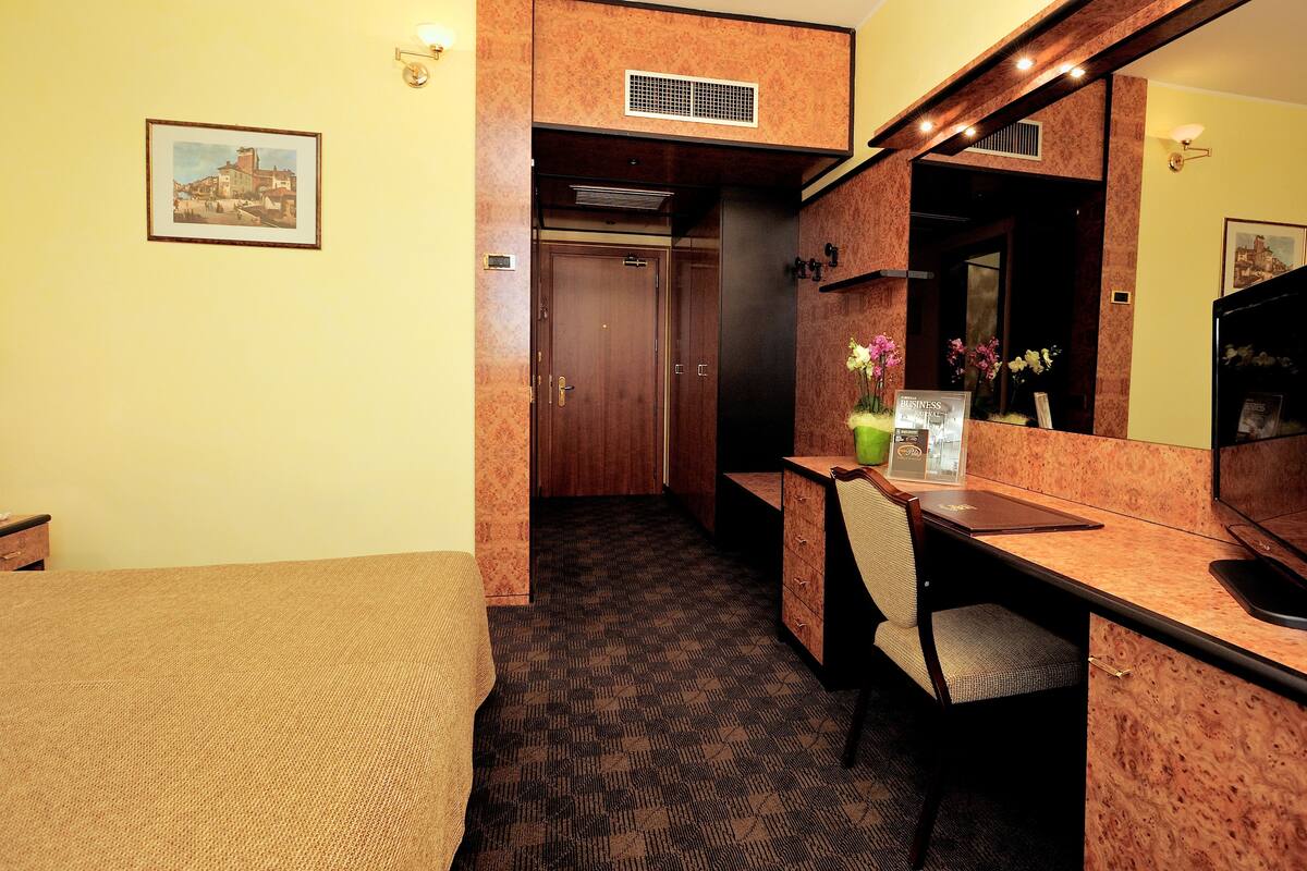 Minibar, in-room safe, desk, blackout drapes