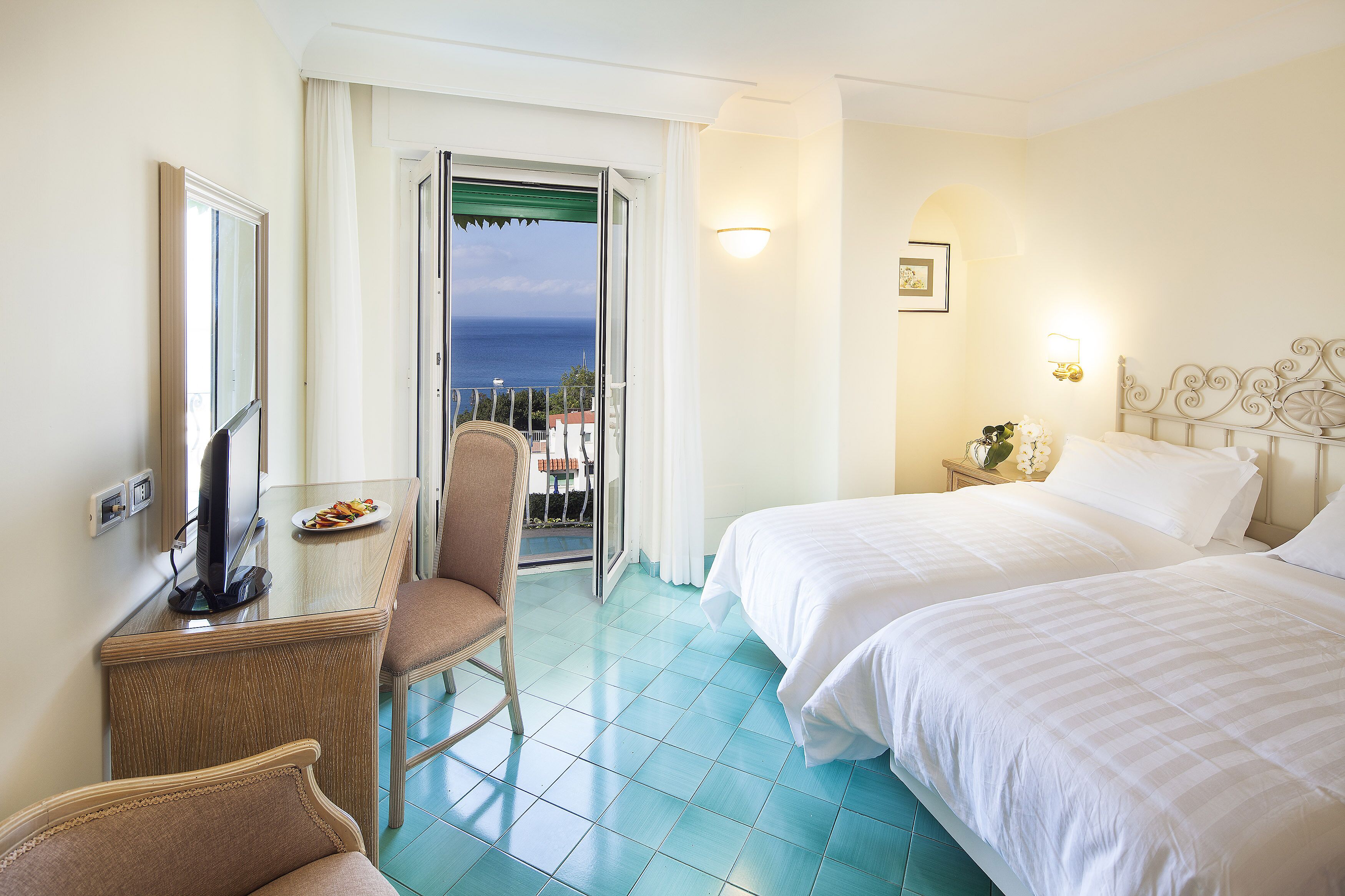 in-room safe, desk, free wifi, bed sheets