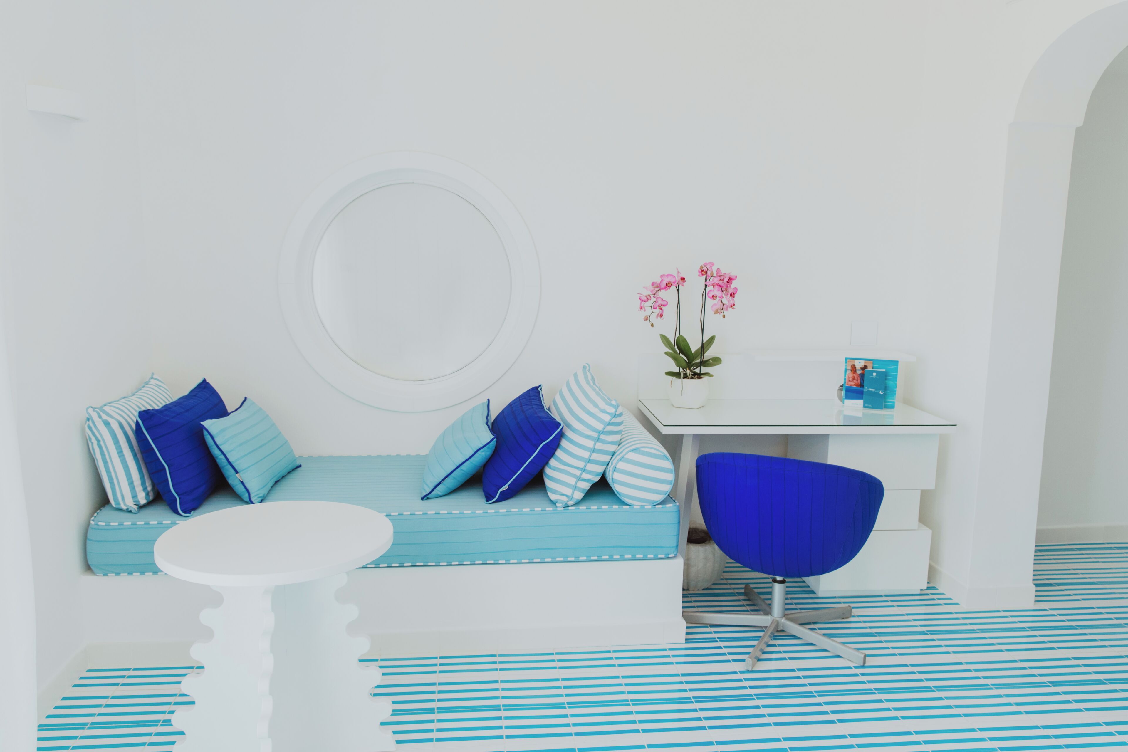 junior suite, sea view | in-room safe, desk, free wifi, bed sheets