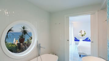 Junior Suite, Sea View | Bathroom | Slippers, bidet, towels