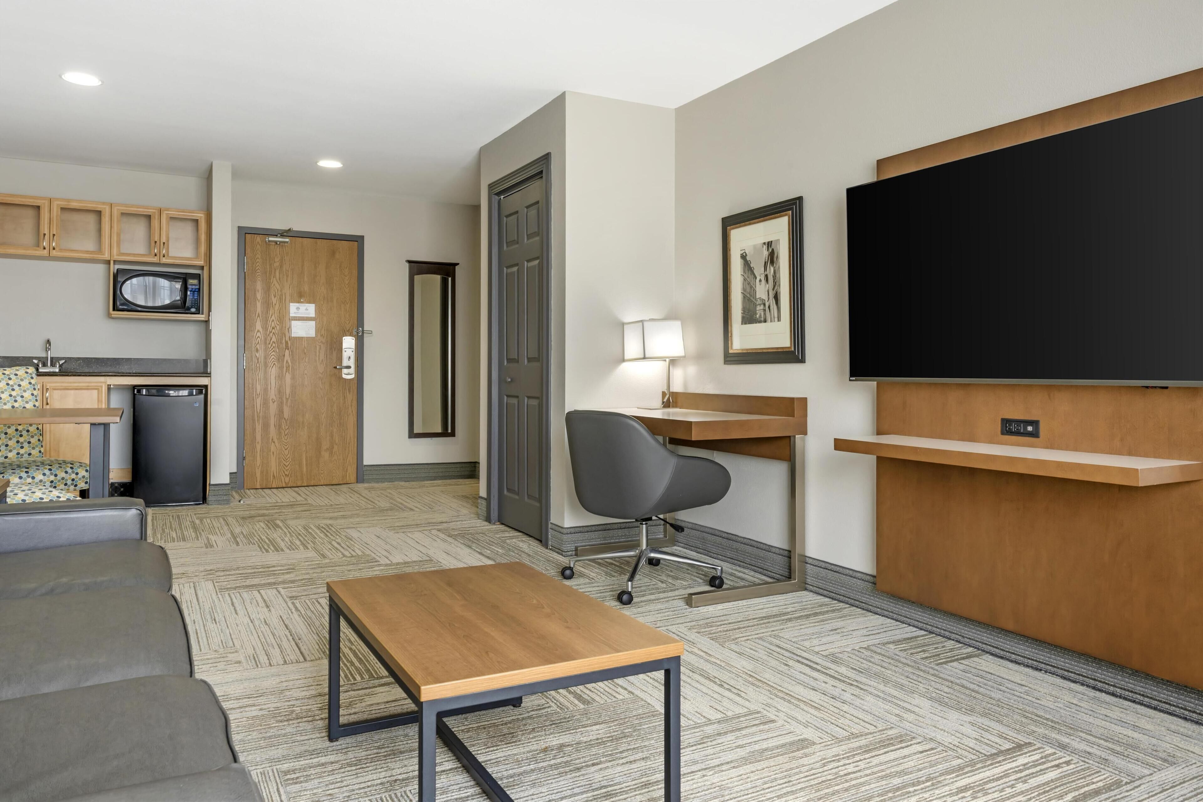 suite, 1 king bed, non smoking, jetted tub (with sofabed) | premium bedding, pillow-top beds, in-room safe, laptop workspace