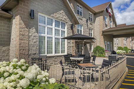 Exterior. Best Western Plus Woodstock Hotel & Conference Centre