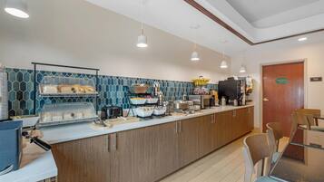 Bao gồm bữa sáng buffet hàng ngày