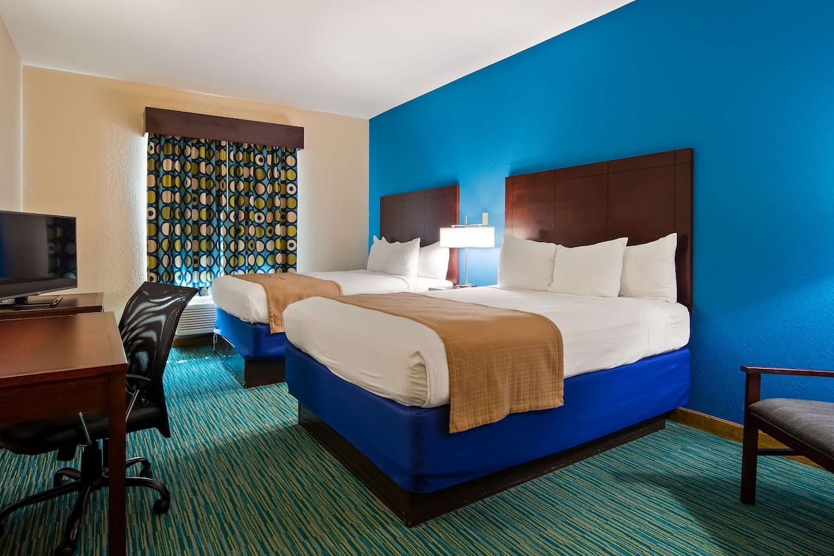 premium bedding, pillow-top beds, in-room safe, desk