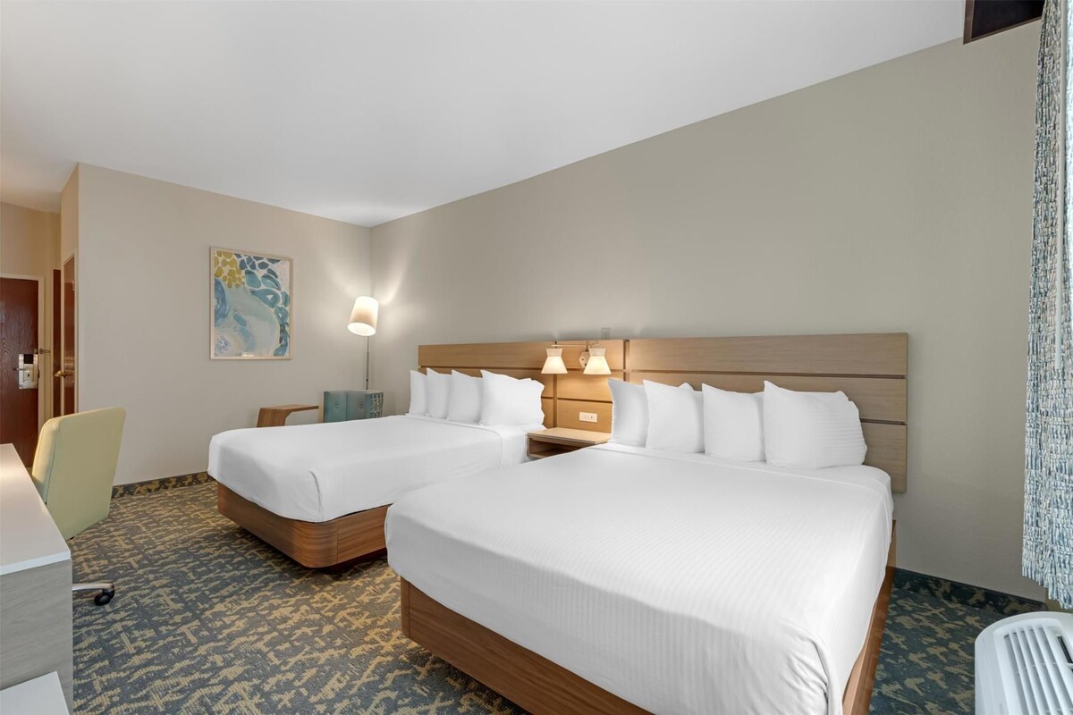 Premium bedding, pillowtop beds, desk, laptop workspace