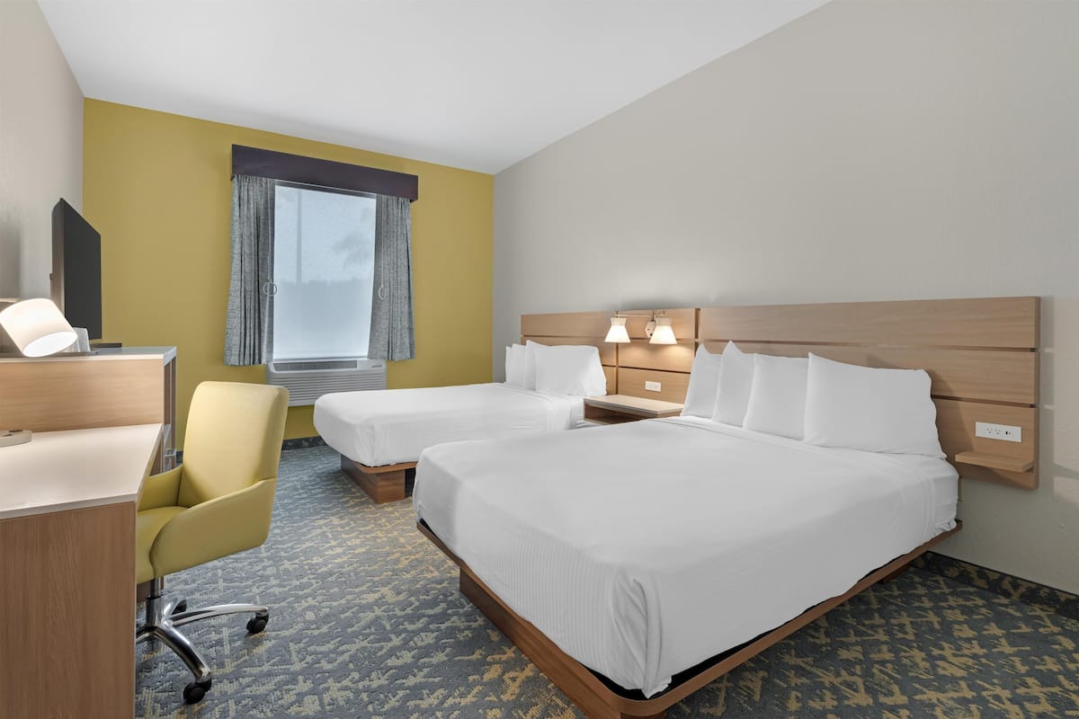 Habitación estándar, 2 camas de matrimonio, accesible para personas con discapacidad, no fumadores | 1 dormitorio y ropa de cama de alta calidad